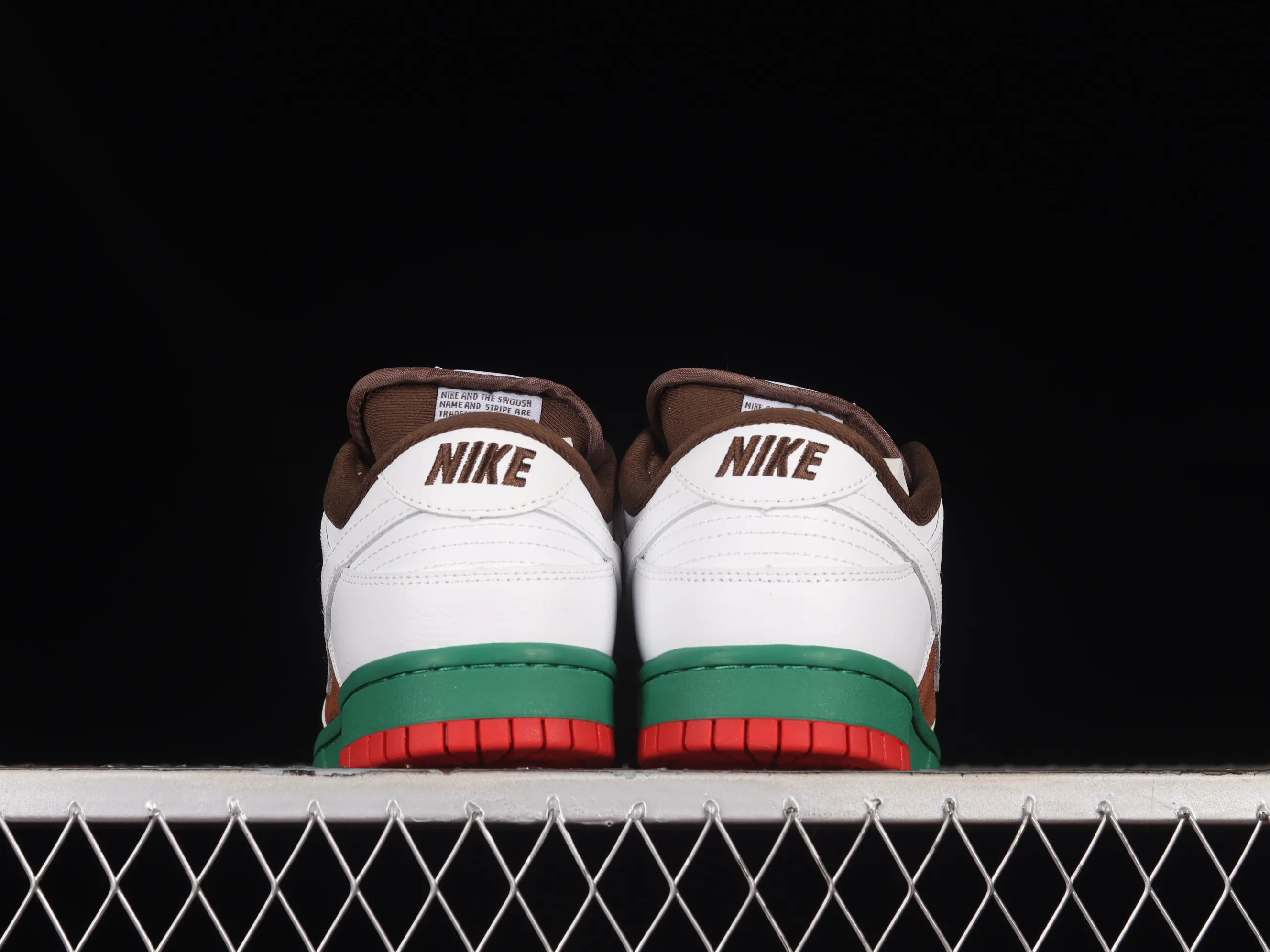 All categories Nk SB Dunk series Nk SB Dunk Low low-top sneakers Nk Dunk SB Low "Call" California color sports skateboard shoes 304292-211